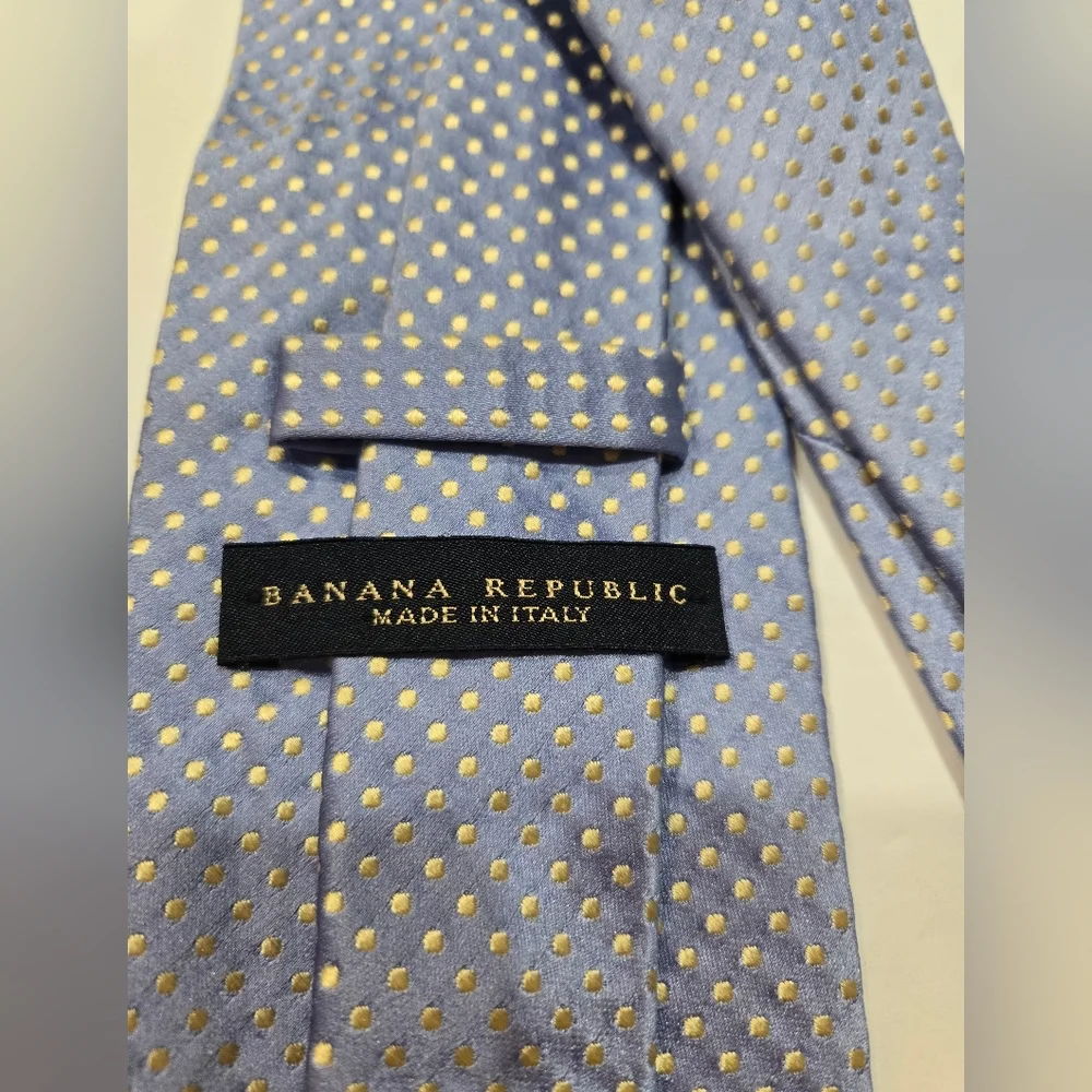 Banana Republic Blue and White Polka Dot Tie 100% Silk